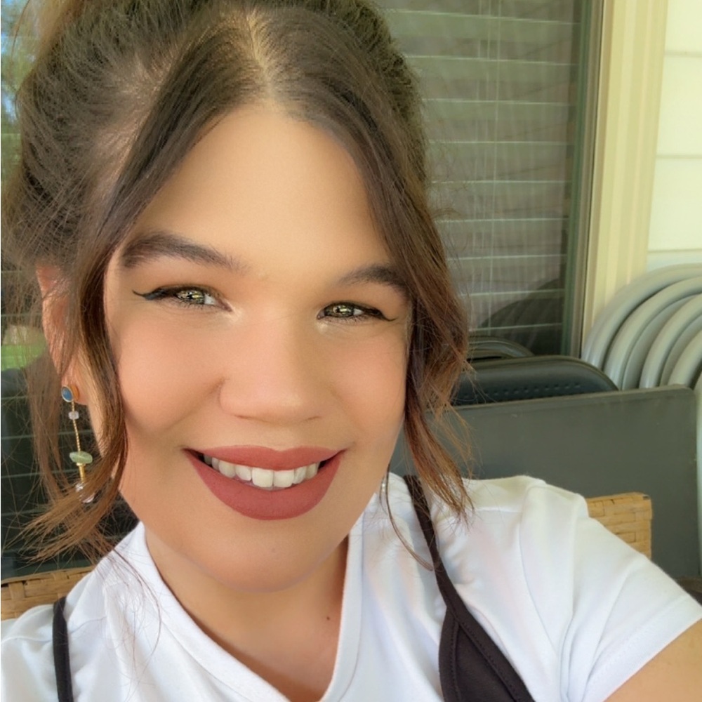 Meet your Posher, Demi